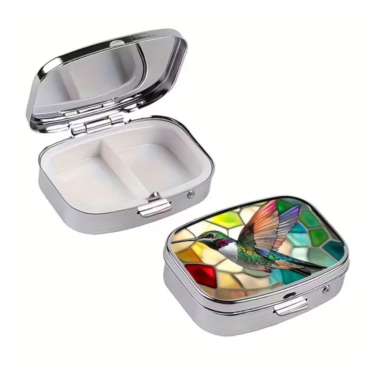 Pill box pudełko na tabletki Koliber zamknięte i otwarte.jpg