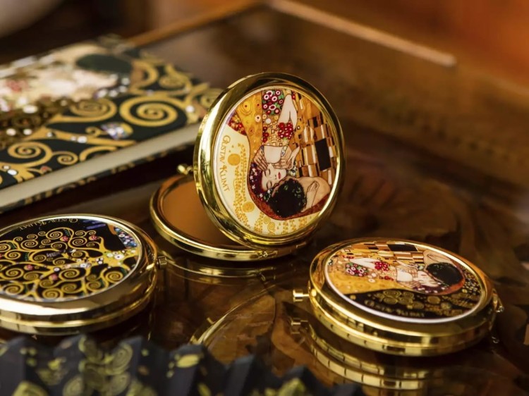 Eleganckie lusterko do torebki Klimt Pocałunek