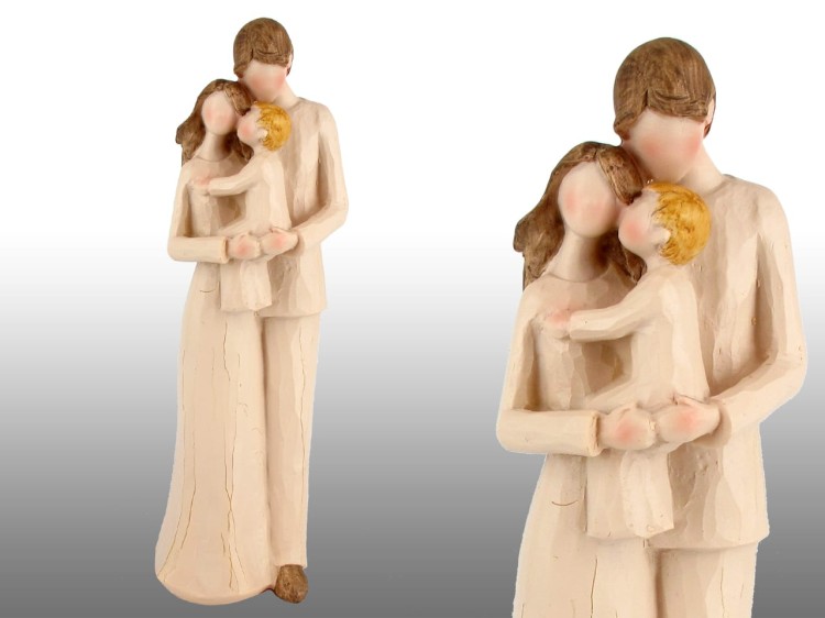 Figurka Para z dzieckiem 24 cm