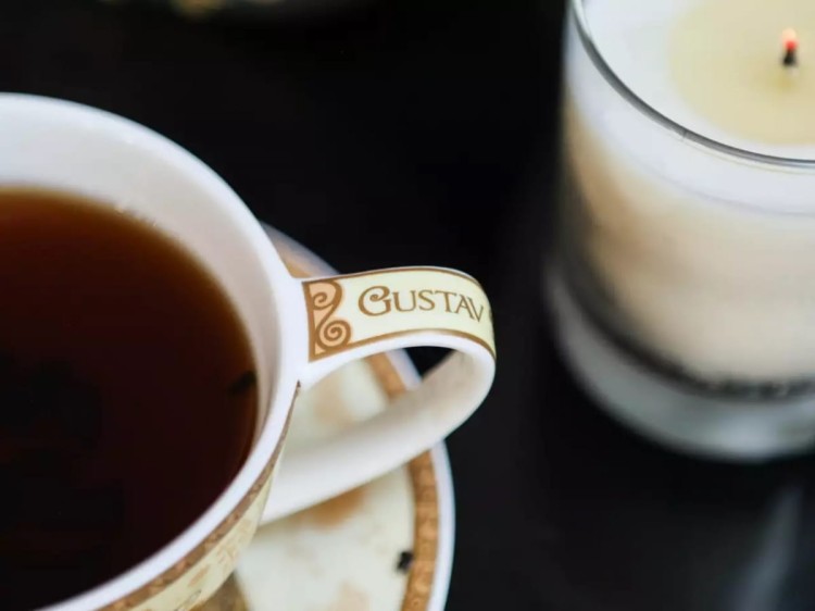 Filiżanka 340 ml Gustav Klimt Adele na stole